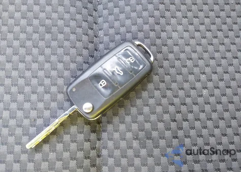 2013 Volkswagen Passat 2.5L S z USA, uszkodzony, nr VIN 1VWAP7A35DC063176